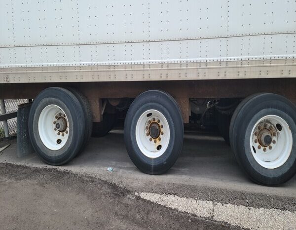 
								Manac Tri-Axle Trailer 2004 full									