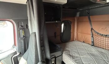 
									Freightliner Cascadia Sleeper 2019 full								