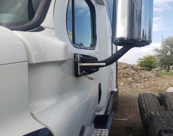 
								Freightliner Cascadia Sleeper 2015 full									