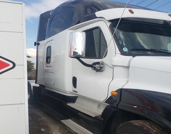 
								Freightliner Cascadia Sleeper 2017 full									