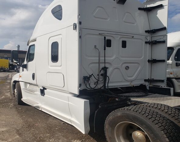 
								Freightliner Cascadia Sleeper 2016 full									