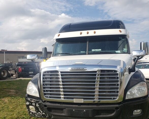 
								Freightliner Cascadia Sleeper 2016 full									