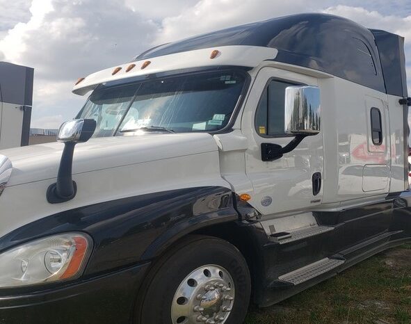 
								Freightliner Cascadia Sleeper 2016 full									