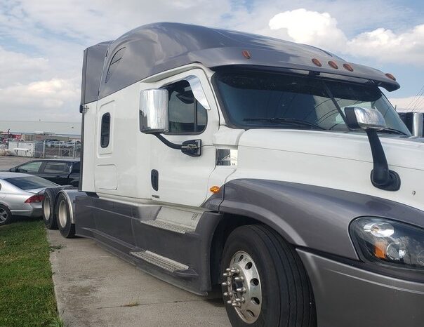 
								Freightliner Cascadia Sleeper 2017 full									