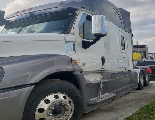 
								Freightliner Cascadia Sleeper 2017 full									