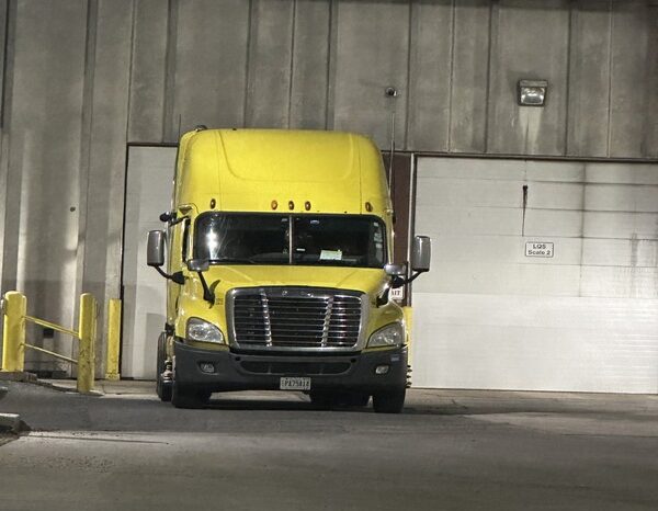 
								Freightliner Cascadia Sleeper 2012 full									