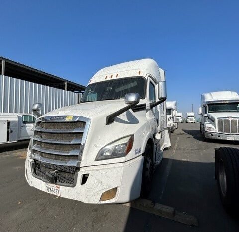 
								Freightliner Cascadia Sleeper 2019 full									