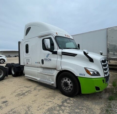 
								Freightliner Cascadia Sleeper 2018 full									