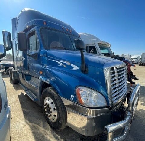 
								Freightliner Cascadia Sleeper 2015 full									