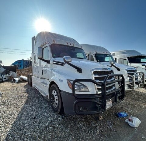 
								Freightliner Cascadia Sleeper 2018 full									