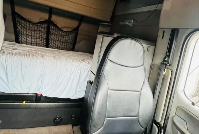 
								Freightliner Colombia Sleeper 2006 full									