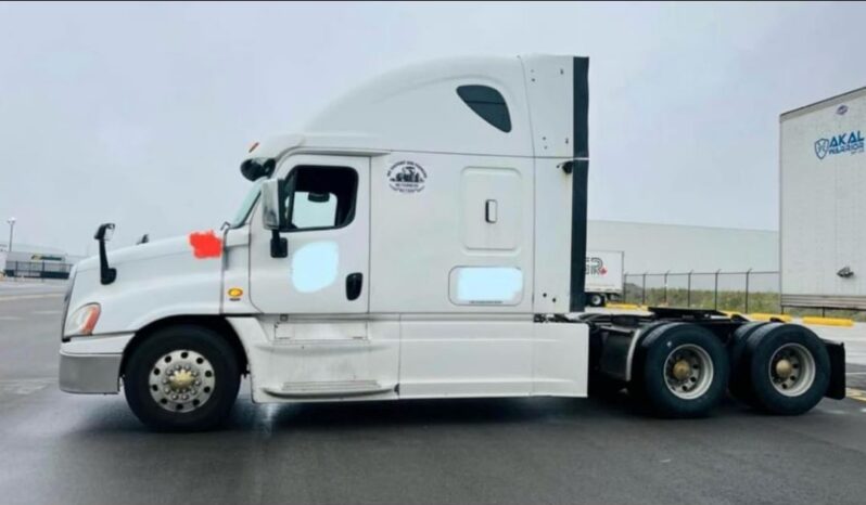 
								Freightliner Cascadia Sleeper 2016 full									